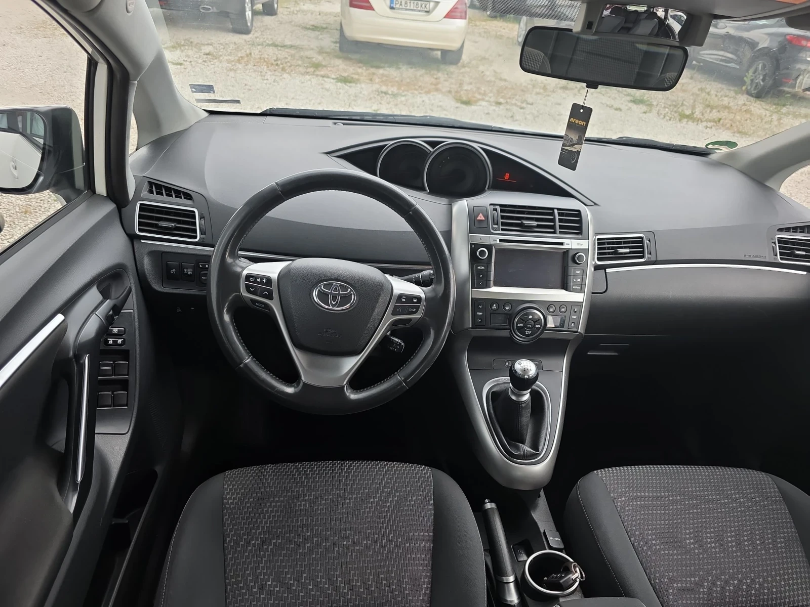 Toyota Verso 1.6 HDI, снимка 14 - Автомобили и джипове - 55059403