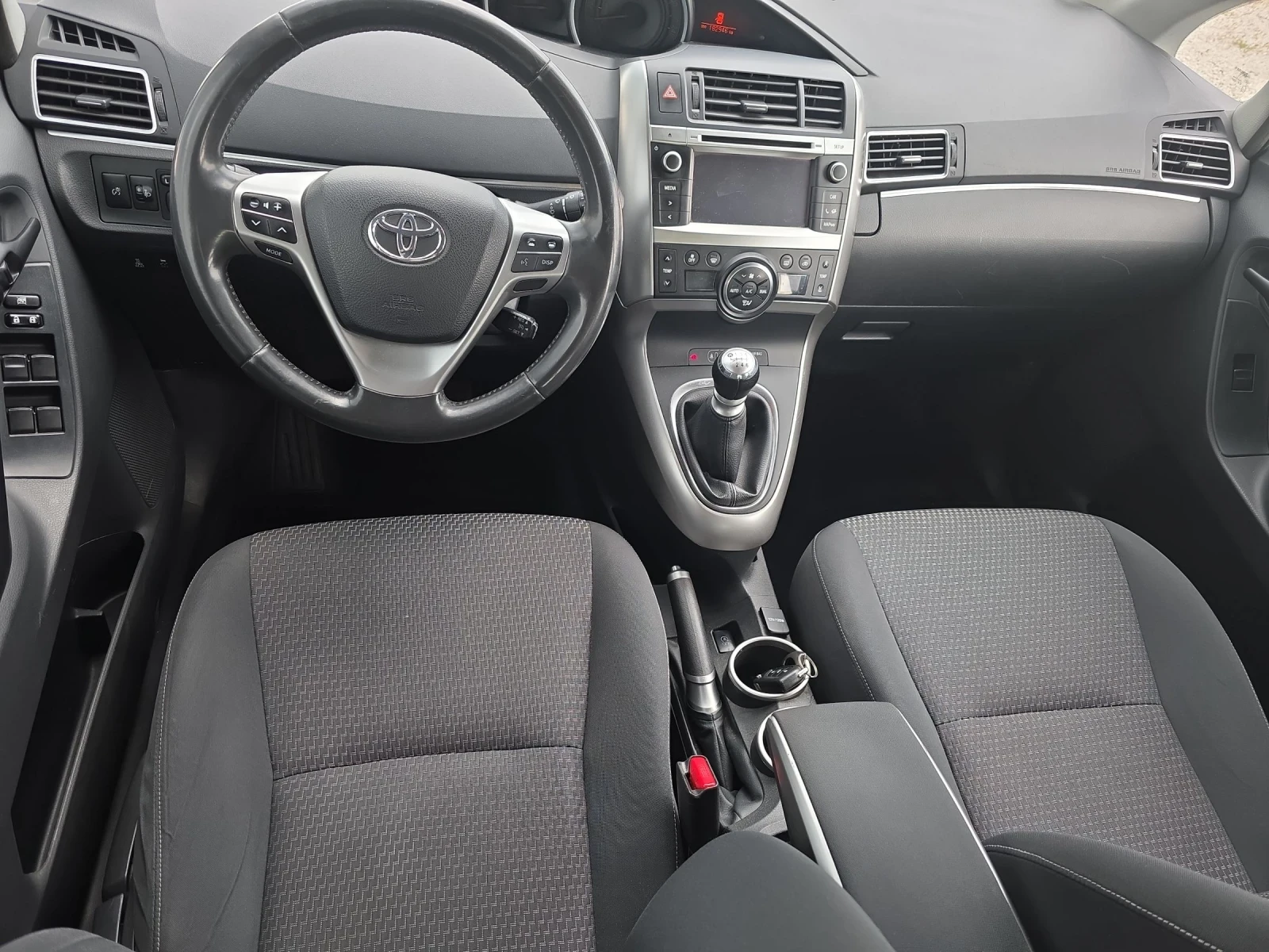 Toyota Verso 1.6 HDI, снимка 12 - Автомобили и джипове - 55059403