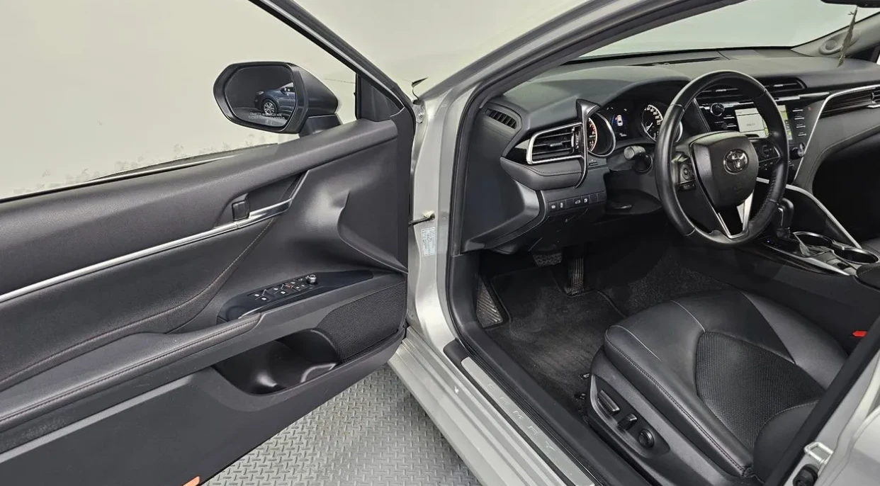 Toyota Camry 2.5 Бензин, снимка 8 - Автомобили и джипове - 55129686