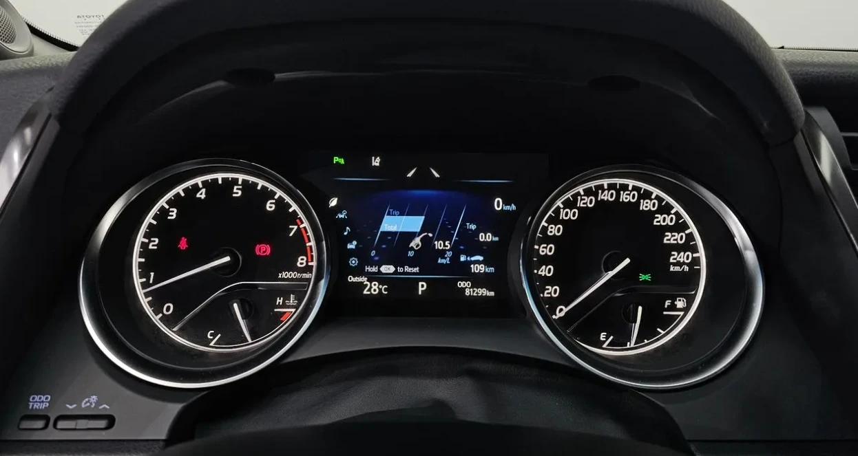 Toyota Camry 2.5 Бензин, снимка 5 - Автомобили и джипове - 55129686