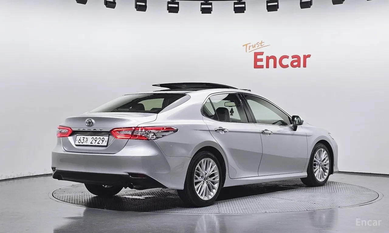 Toyota Camry 2.5 Бензин, снимка 2 - Автомобили и джипове - 55129686
