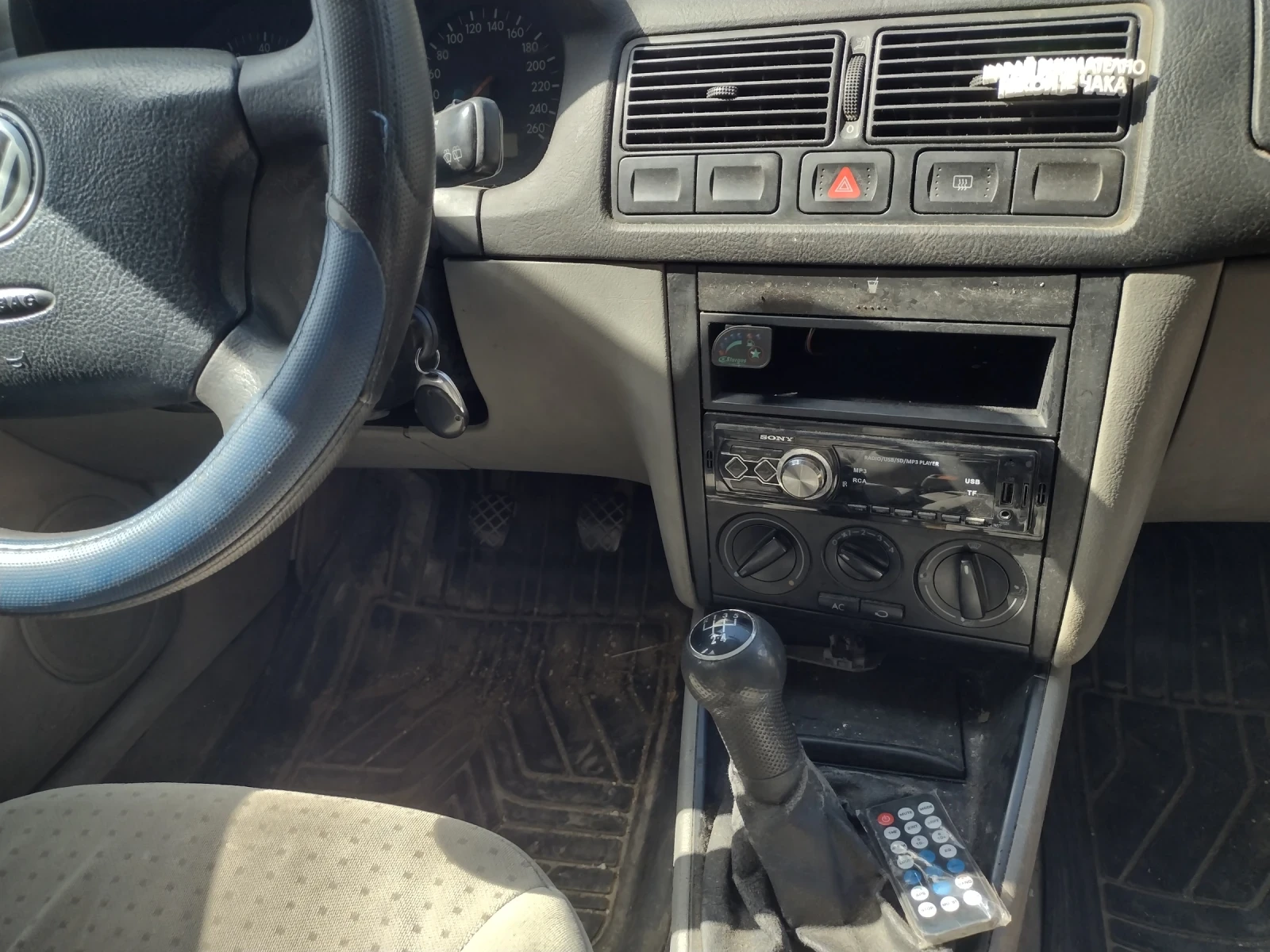 VW Golf 1.6 ГАЗОВ ИНЖЕКЦИОН, снимка 4 - Автомобили и джипове - 55163828
