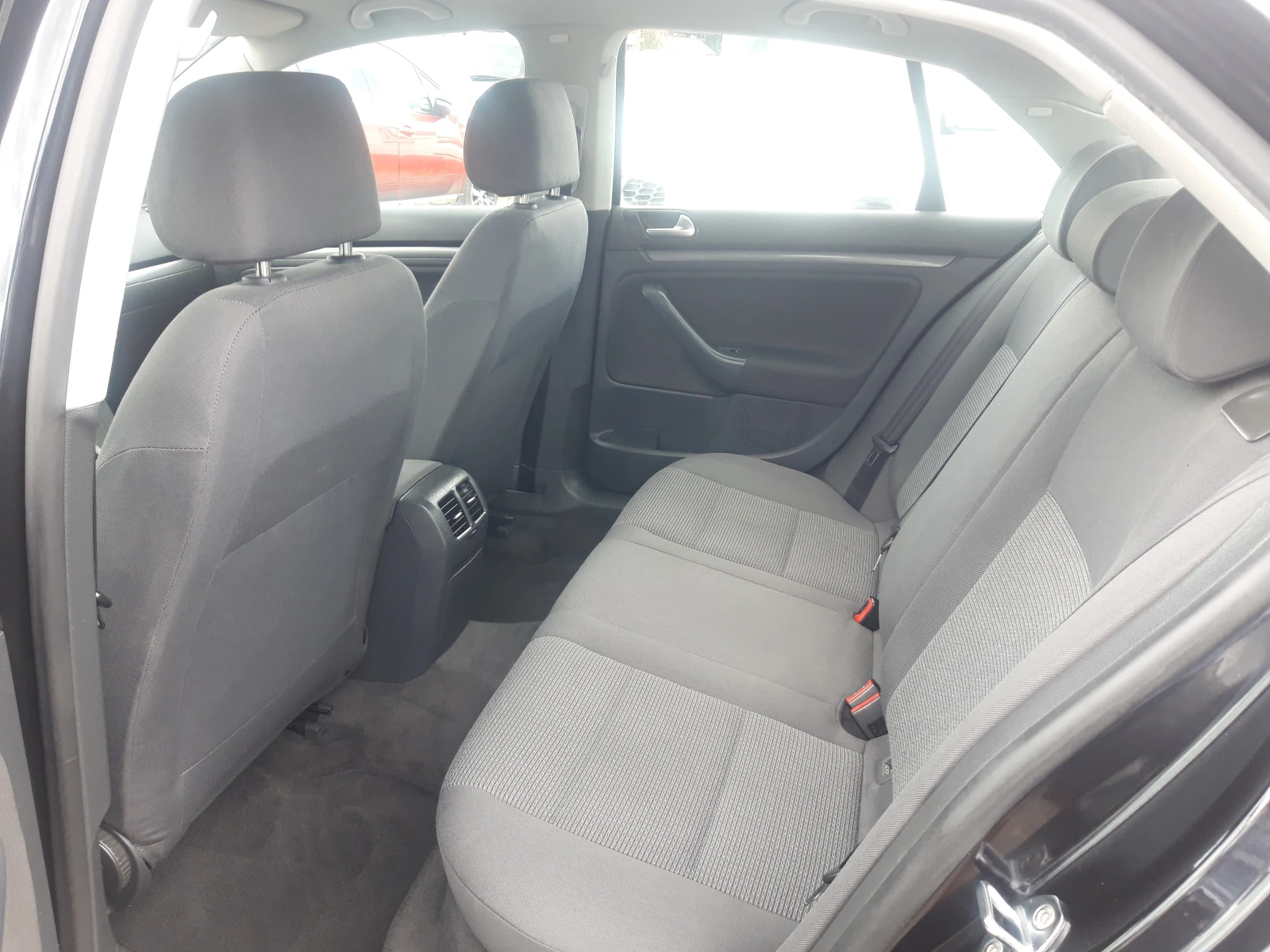 VW Jetta 1.9TDI* 105 К.с* ОТЛИЧНА* , снимка 11 - Автомобили и джипове - 55178864