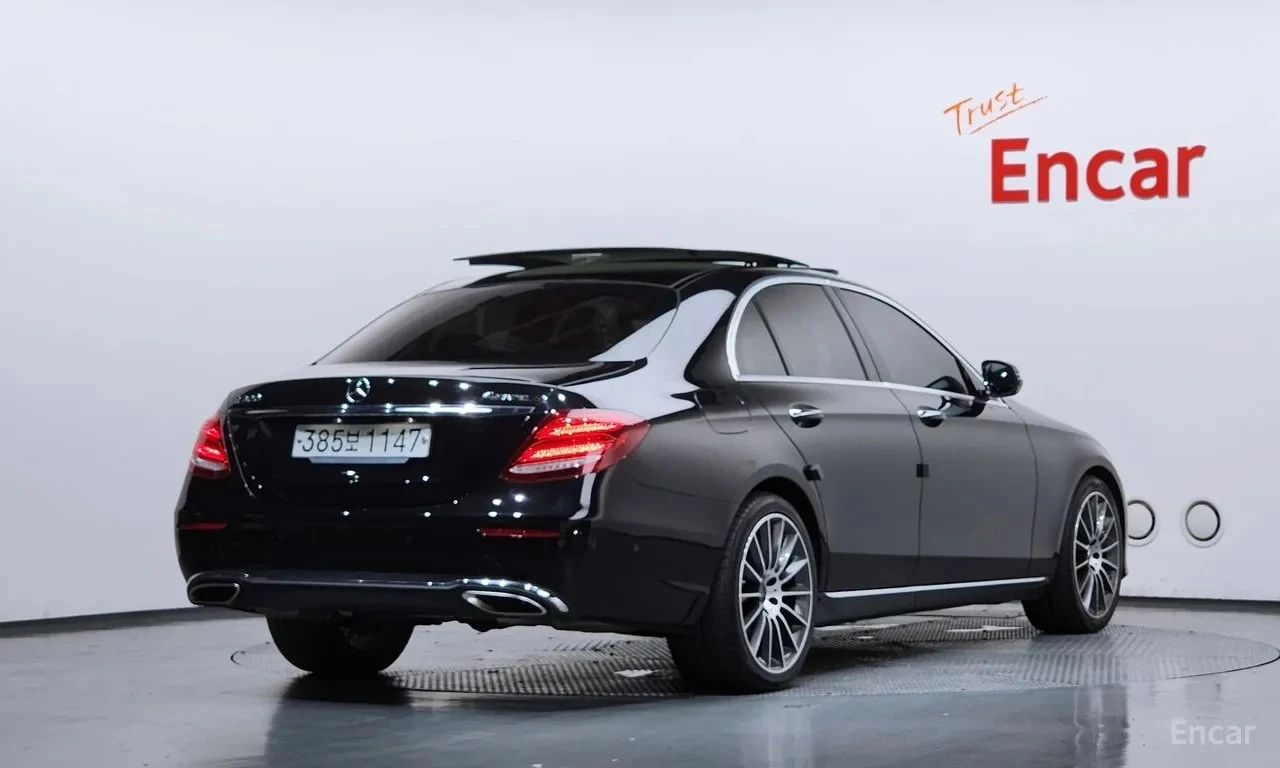 Mercedes-Benz E 300 Avantgarde/4 MATIC/ПОДГРЕВ/ПАМЕТ/АМБИЕНТНО/, снимка 2 - Автомобили и джипове - 56002264