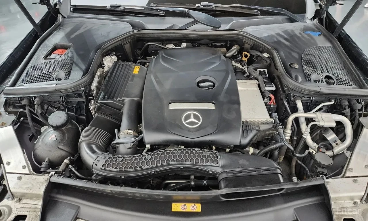 Mercedes-Benz E 300 Avantgarde/4 MATIC/ПОДГРЕВ/ПАМЕТ/АМБИЕНТНО/, снимка 6 - Автомобили и джипове - 56002264