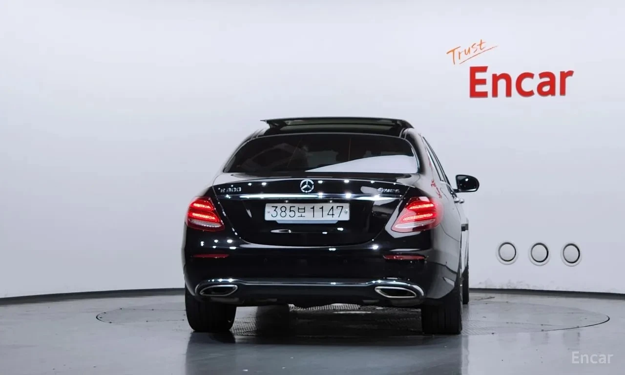 Mercedes-Benz E 300 Avantgarde/4 MATIC/ПОДГРЕВ/ПАМЕТ/АМБИЕНТНО/, снимка 4 - Автомобили и джипове - 56002264