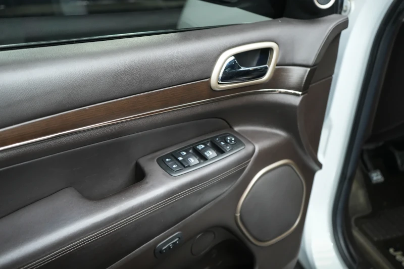 Jeep Grand cherokee Grand Cherokee 5.7 V8 ZTF8, снимка 14 - Автомобили и джипове - 51904914