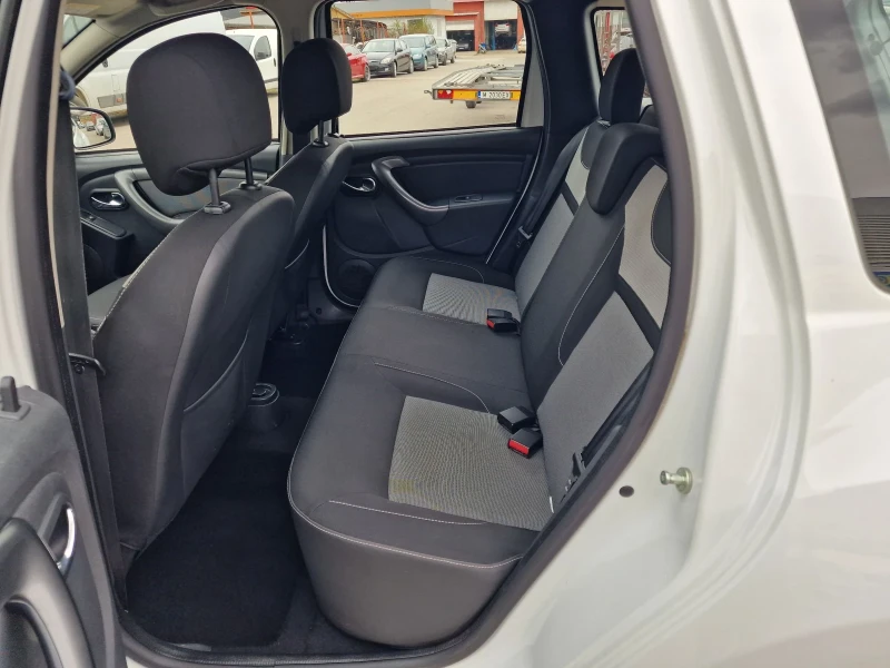 Dacia Duster 1.6i Ecofuel 131000км!!!, снимка 12 - Автомобили и джипове - 49638247