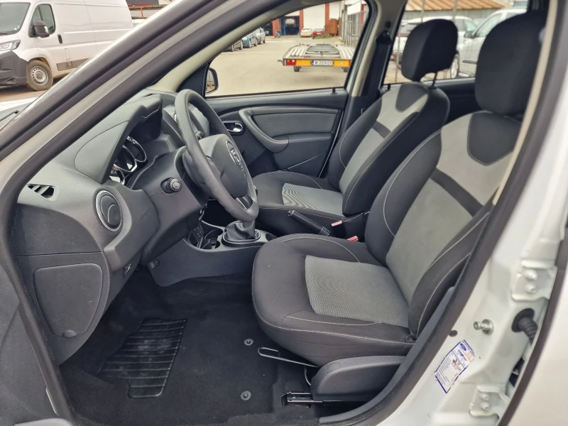 Dacia Duster 1.6i Ecofuel 131000км!!!, снимка 7 - Автомобили и джипове - 49638247