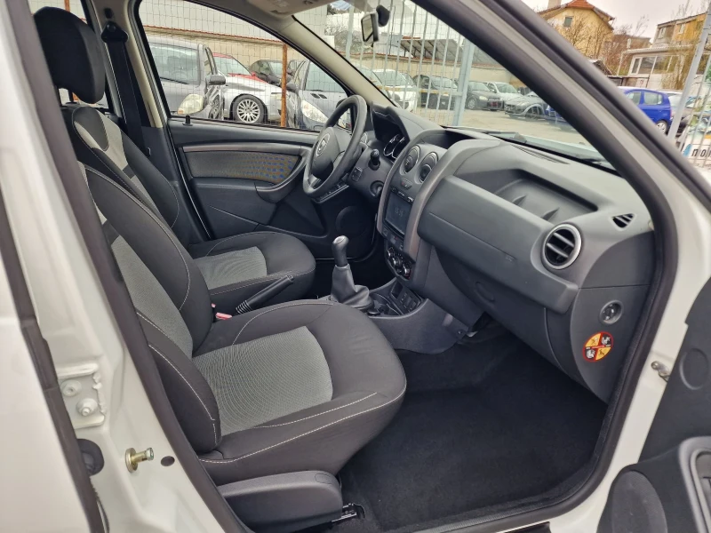 Dacia Duster 1.6i Ecofuel 131000км!!!, снимка 11 - Автомобили и джипове - 49638247