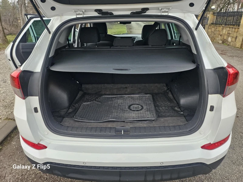 Hyundai Tucson 1.7CRDI * Xpossible * FULL LED* СМЕНЕНА ВЕРИГА* , снимка 16 - Автомобили и джипове - 53399924