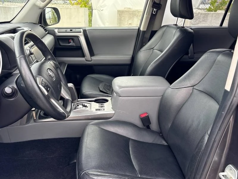Toyota 4runner * SR5 * V6 * 4WD * CARFAX * АВТОКРЕДИТ, снимка 8 - Автомобили и джипове - 55846486