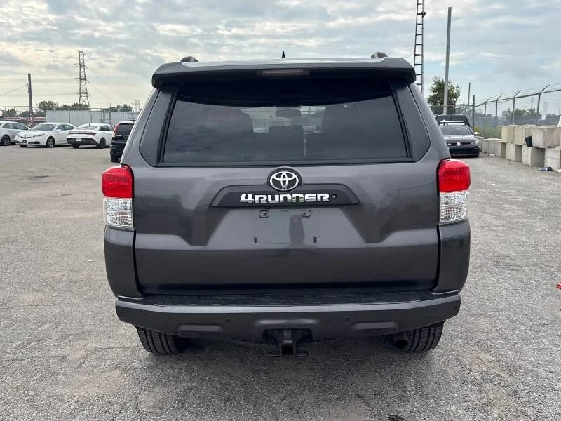 Toyota 4runner * SR5 * V6 * 4WD * CARFAX * АВТОКРЕДИТ, снимка 3 - Автомобили и джипове - 55846486