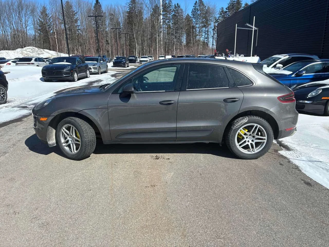 Porsche Macan AWD/CARFAX/PANO/ПРЕДСТАВИТЕЛСТВО НА PORSCHE, снимка 3 - Автомобили и джипове - 53891407