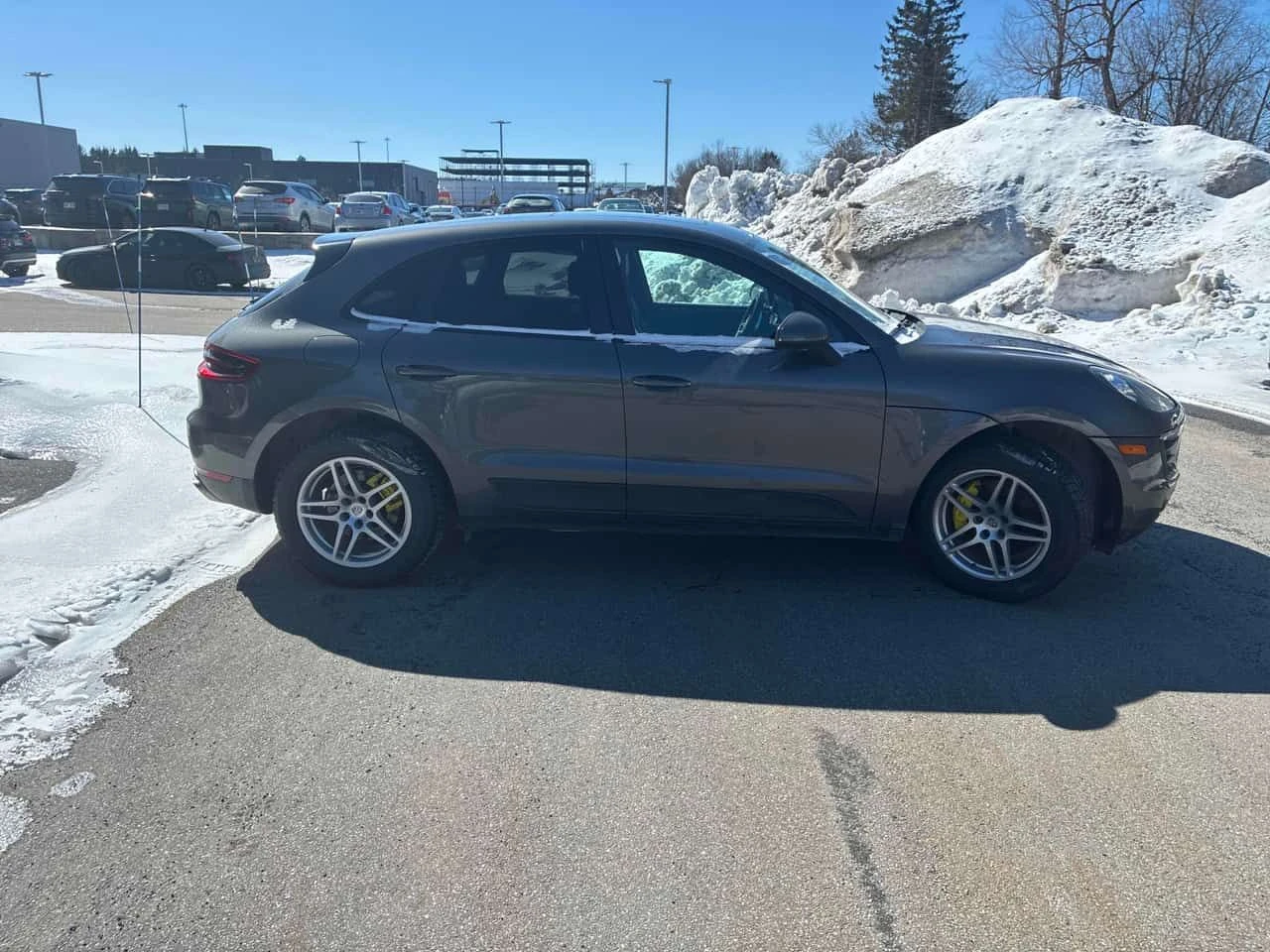 Porsche Macan AWD/CARFAX/PANO/ПРЕДСТАВИТЕЛСТВО НА PORSCHE, снимка 4 - Автомобили и джипове - 53891407