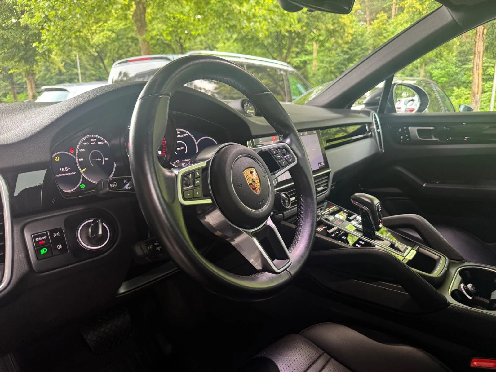 Porsche Cayenne E-HYBRID/462HP/COUPE/MATRIX/PANO/360/MEMO/356q, снимка 7 - Автомобили и джипове - 54713615