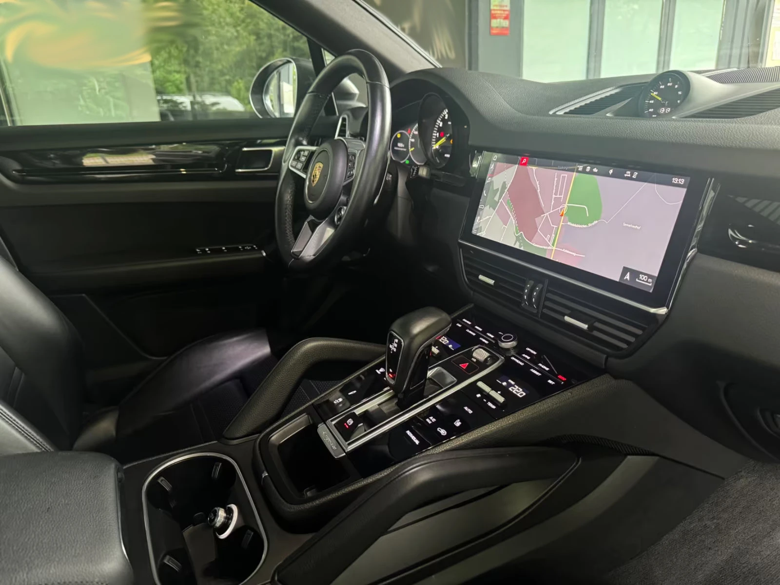 Porsche Cayenne E-HYBRID/462HP/COUPE/MATRIX/PANO/360/MEMO/356q, снимка 10 - Автомобили и джипове - 54713615