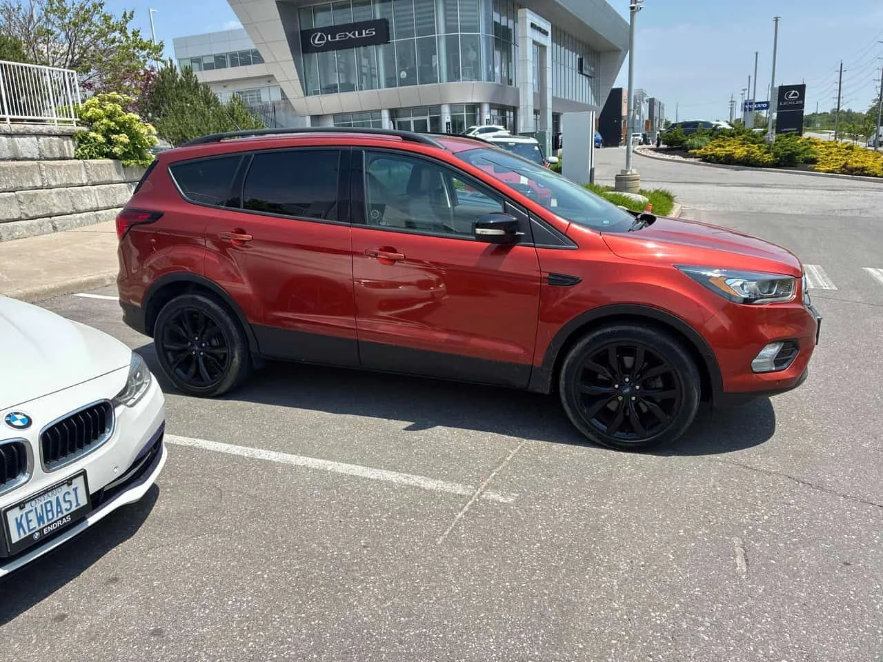 Ford Escape TITANIUM| ПОДГРЕВИ| ПАНО| NAVI| 2 КЛЮЧА| + ГУМИ, снимка 3 - Автомобили и джипове - 54870357