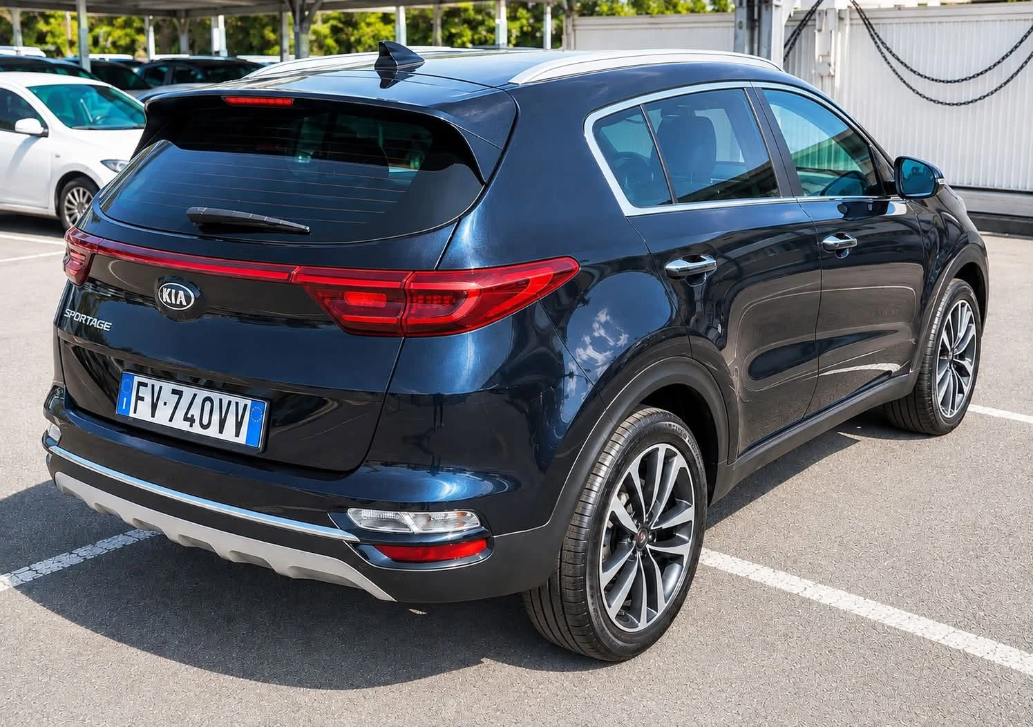 Kia Sportage 1.6 CRDi ПЪЛНА СЕРВИЗНА ИСТОРИЯ, снимка 3 - Автомобили и джипове - 55928824