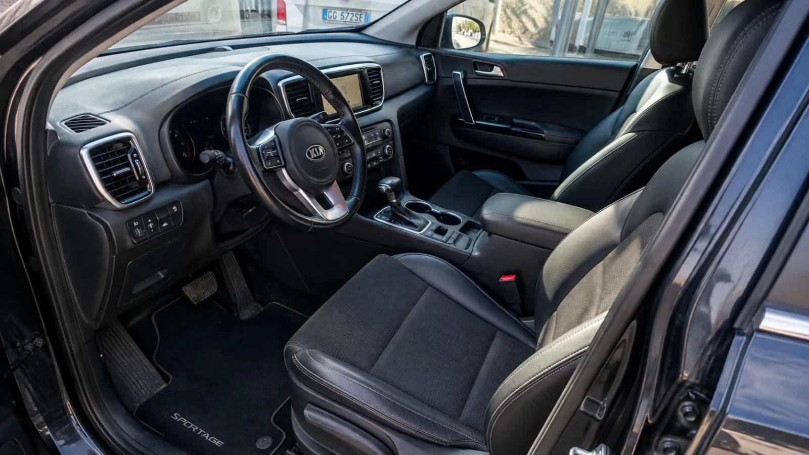Kia Sportage 1.6 CRDi ПЪЛНА СЕРВИЗНА ИСТОРИЯ, снимка 6 - Автомобили и джипове - 55928824