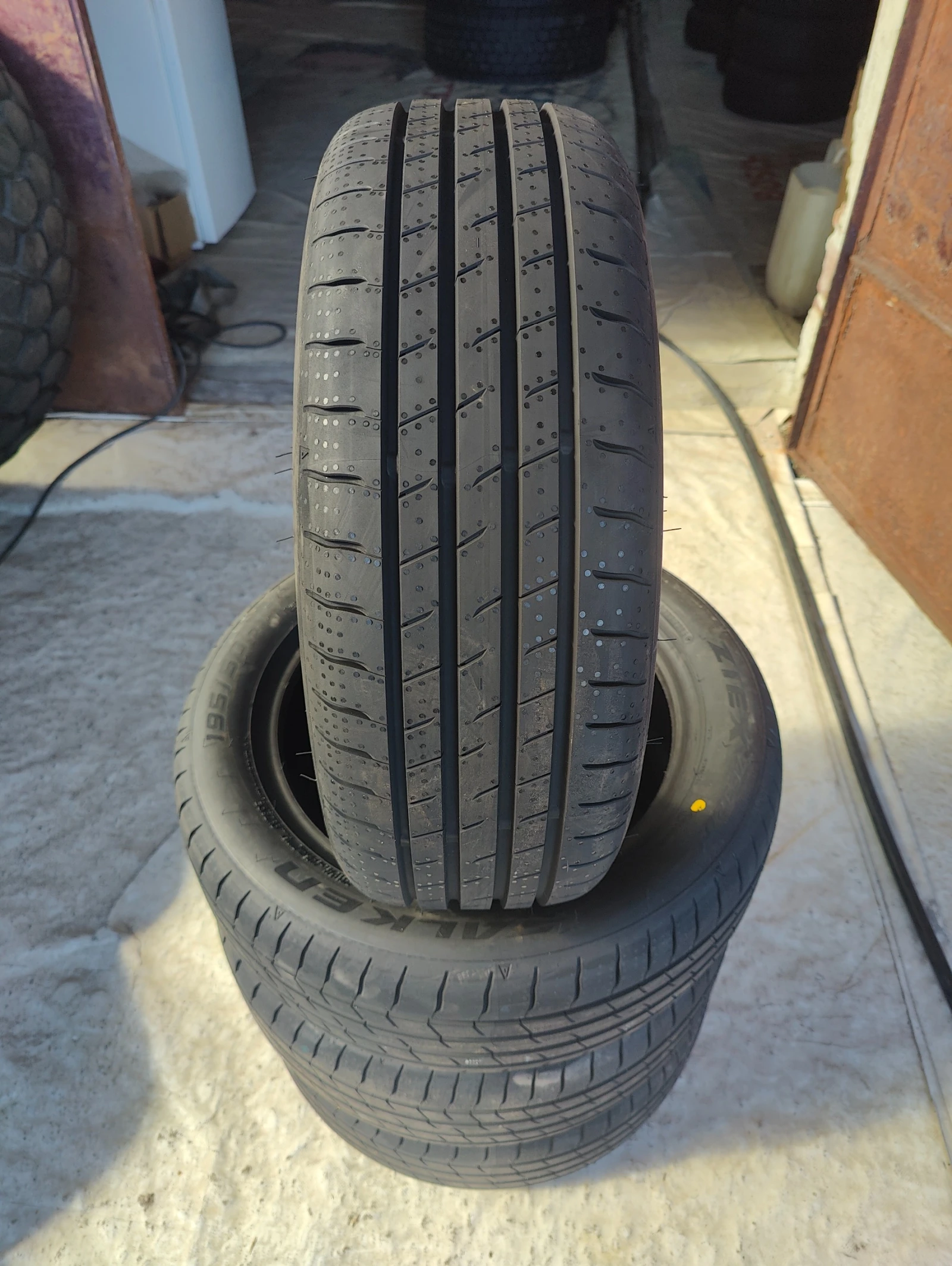 Гуми Летни 195/50R15, снимка 3 - Гуми и джанти - 54177722