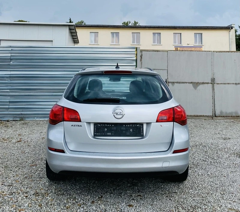 Opel Astra 1.4 * НАВИГАЦИЯ , снимка 9 - Автомобили и джипове - 46700666