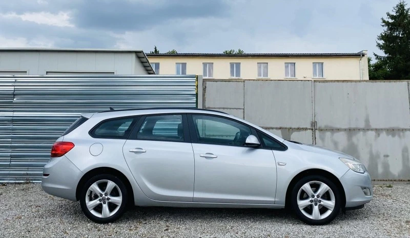 Opel Astra 1.4 * НАВИГАЦИЯ , снимка 4 - Автомобили и джипове - 46700666