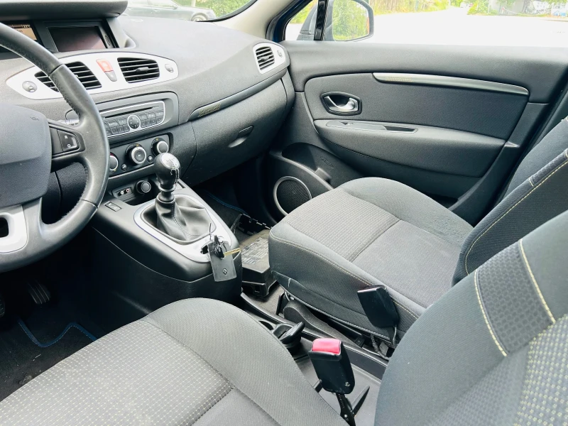 Renault Scenic TCE 130, снимка 9 - Автомобили и джипове - 50430527