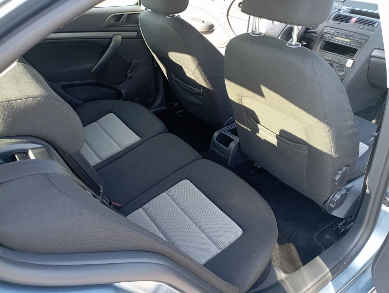Skoda Octavia 1.6MPI-Газ, снимка 10 - Автомобили и джипове - 52472748