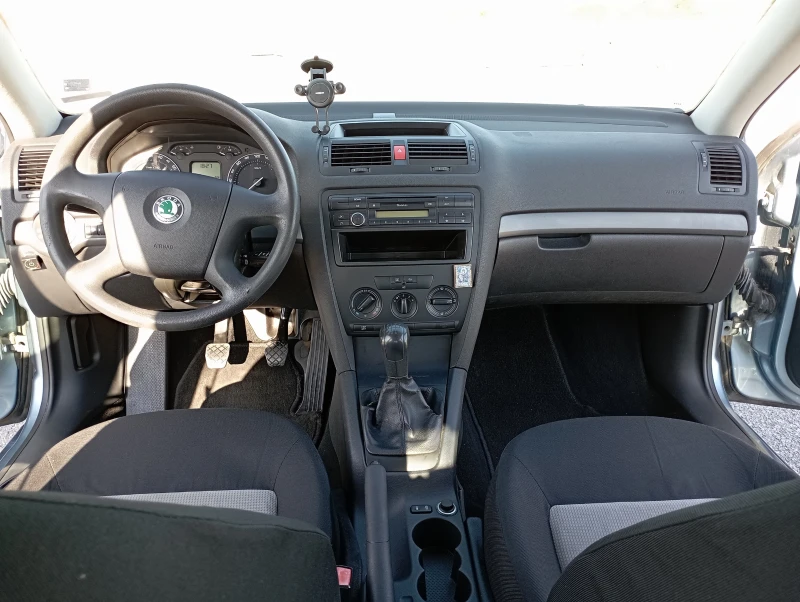 Skoda Octavia 1.6MPI-Газ, снимка 8 - Автомобили и джипове - 52472748