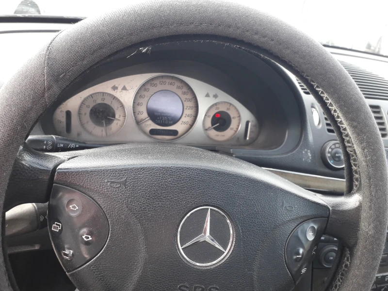 Mercedes-Benz E 220, снимка 6 - Автомобили и джипове - 52431674