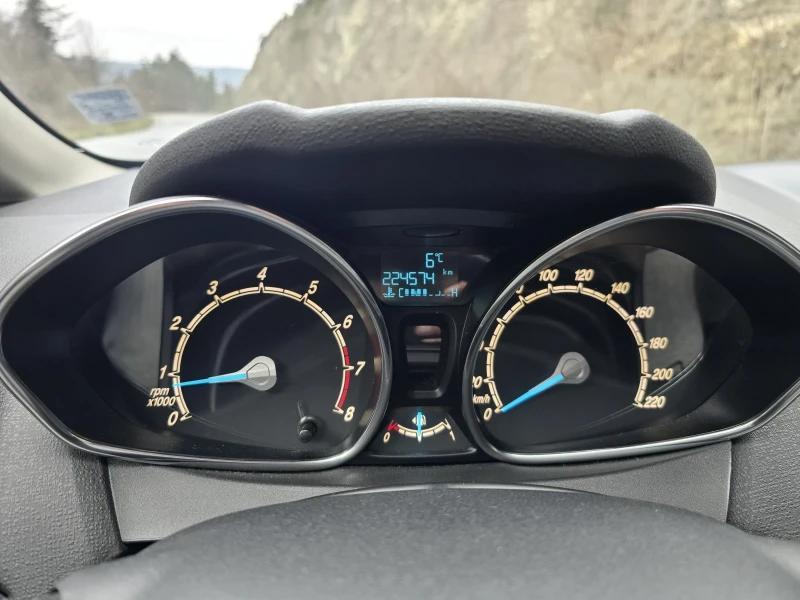 Ford Fiesta, снимка 12 - Автомобили и джипове - 53392343