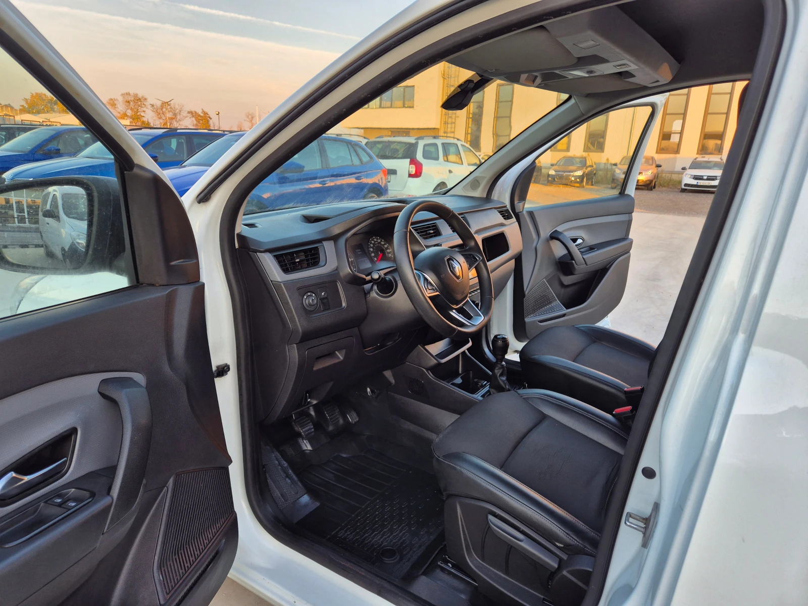Renault Express С-Гаранция- N-1= 1.5 DCI | Mobile.bg — изображение 12