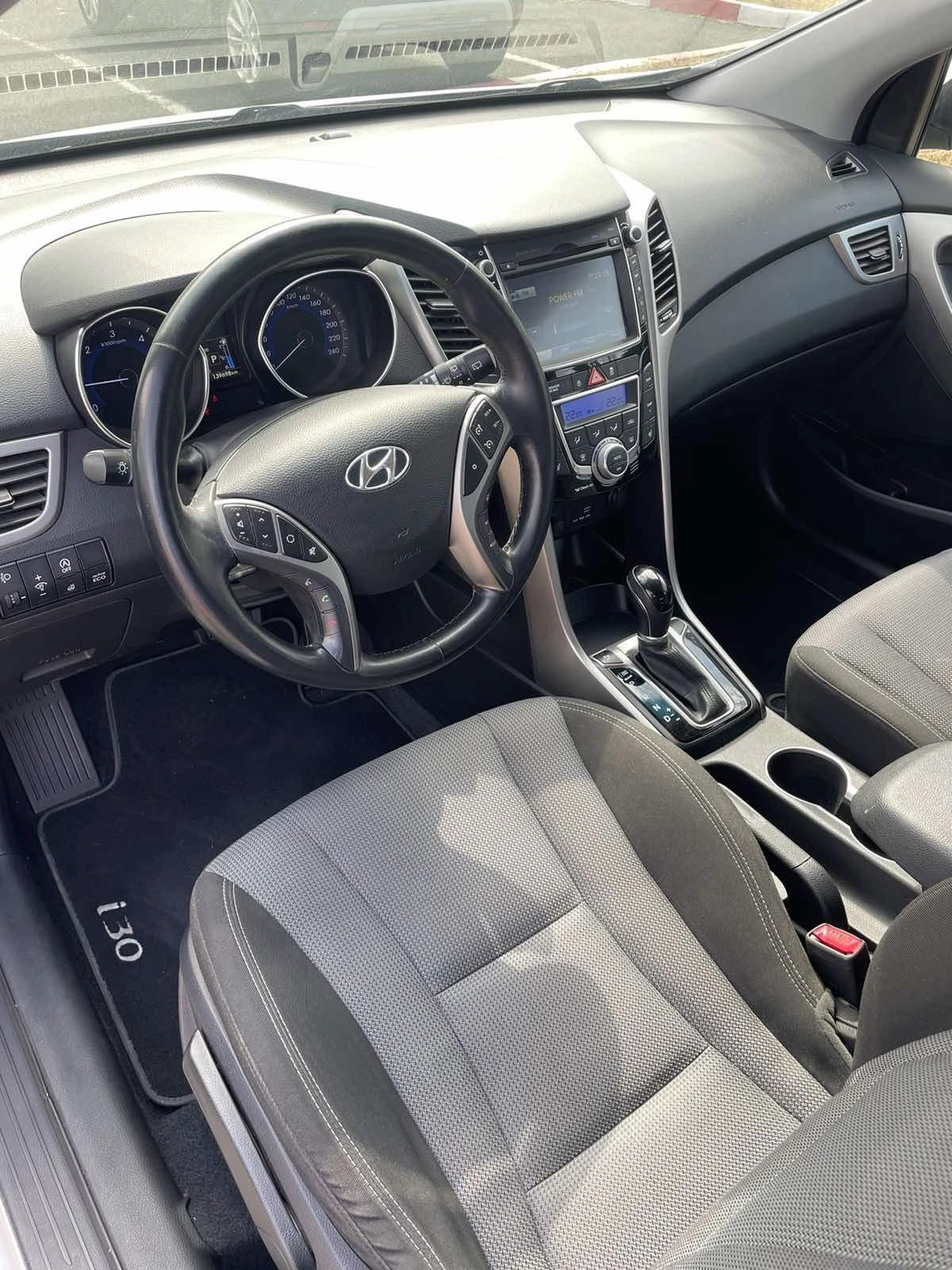 Hyundai I30 1, 6 crd Автоматик 138543 км Швейцария Фул екстри - изображение 6