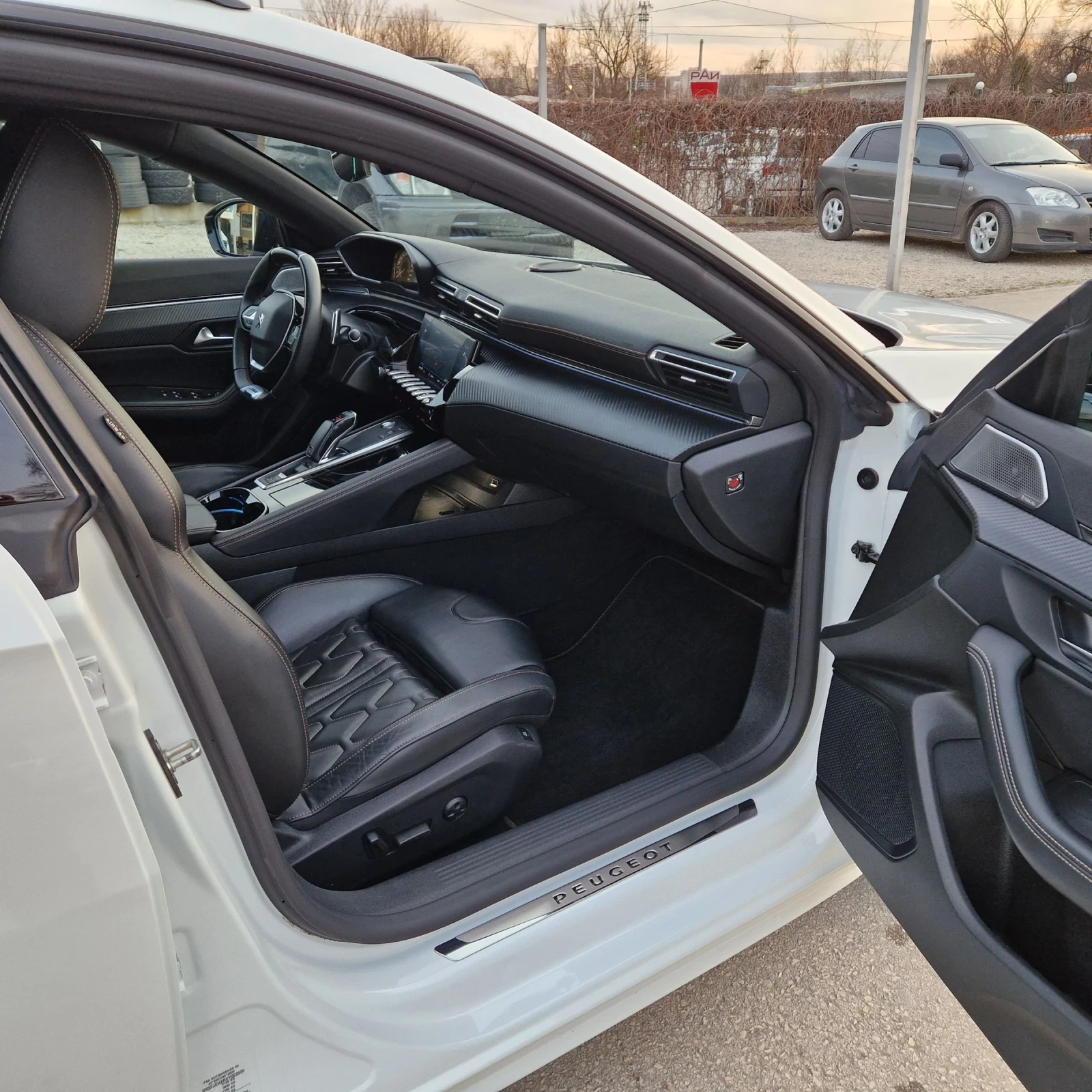 Peugeot 508 2.0HDi 177k.GT-LINE/ДИСТРОНИК/МАСАЖ/ШВЕЙЦАРИЯ , снимка 11 - Автомобили и джипове - 53728080