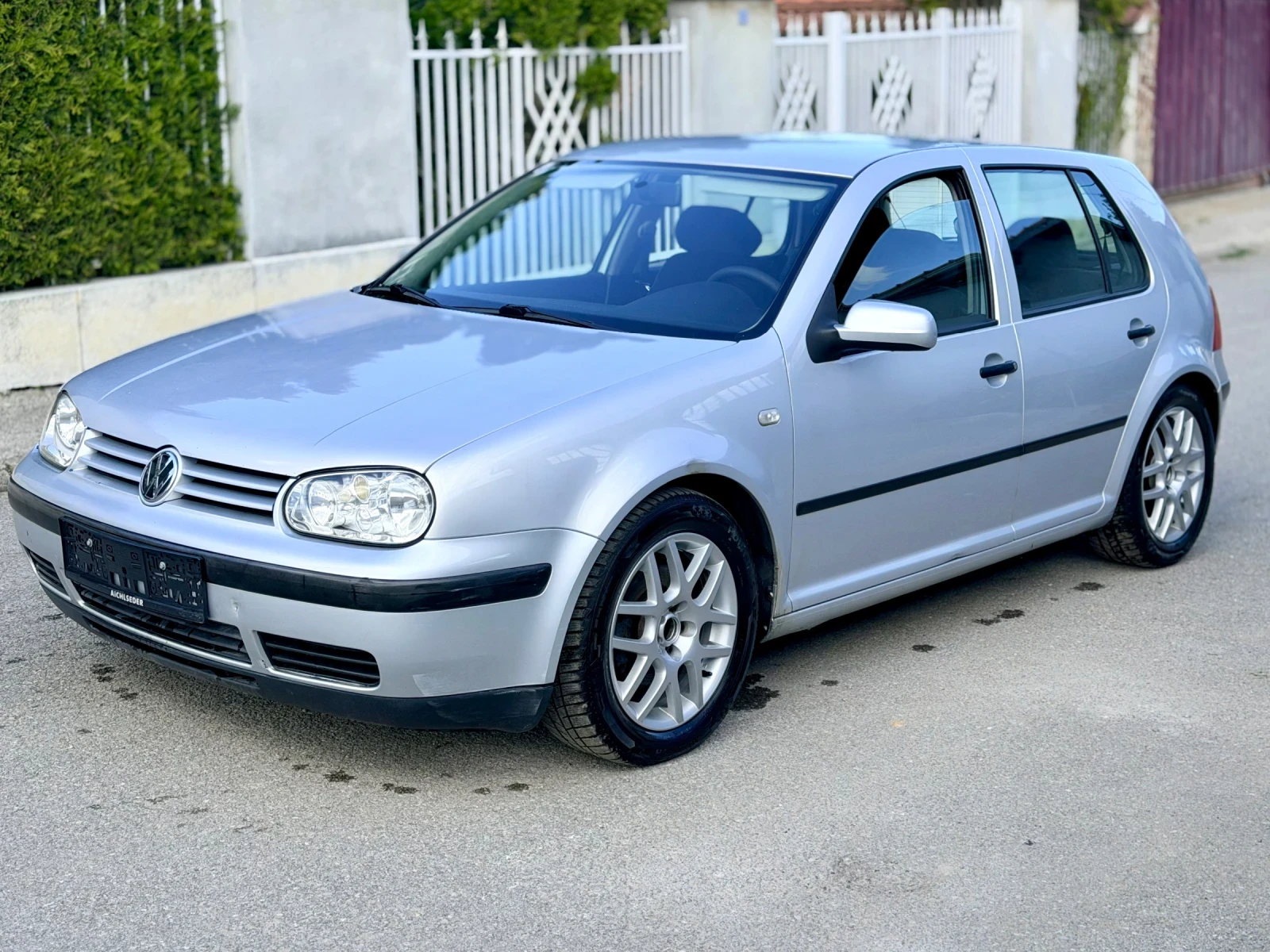 VW Golf 1.9 TDI, снимка 2 - Автомобили и джипове - 53831158