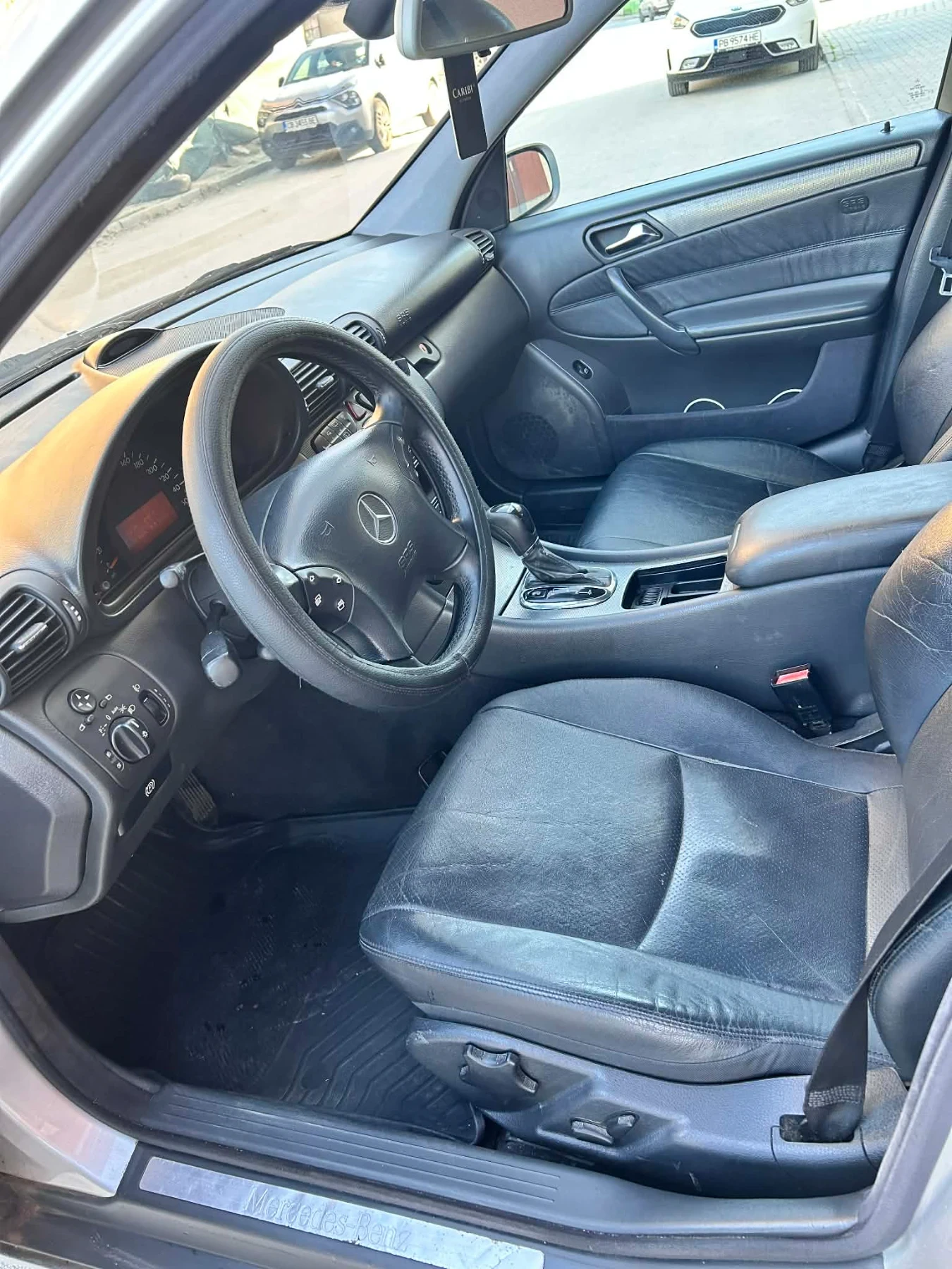 Mercedes-Benz C 240 2.6 V6 Бензин, снимка 13 - Автомобили и джипове - 53788265