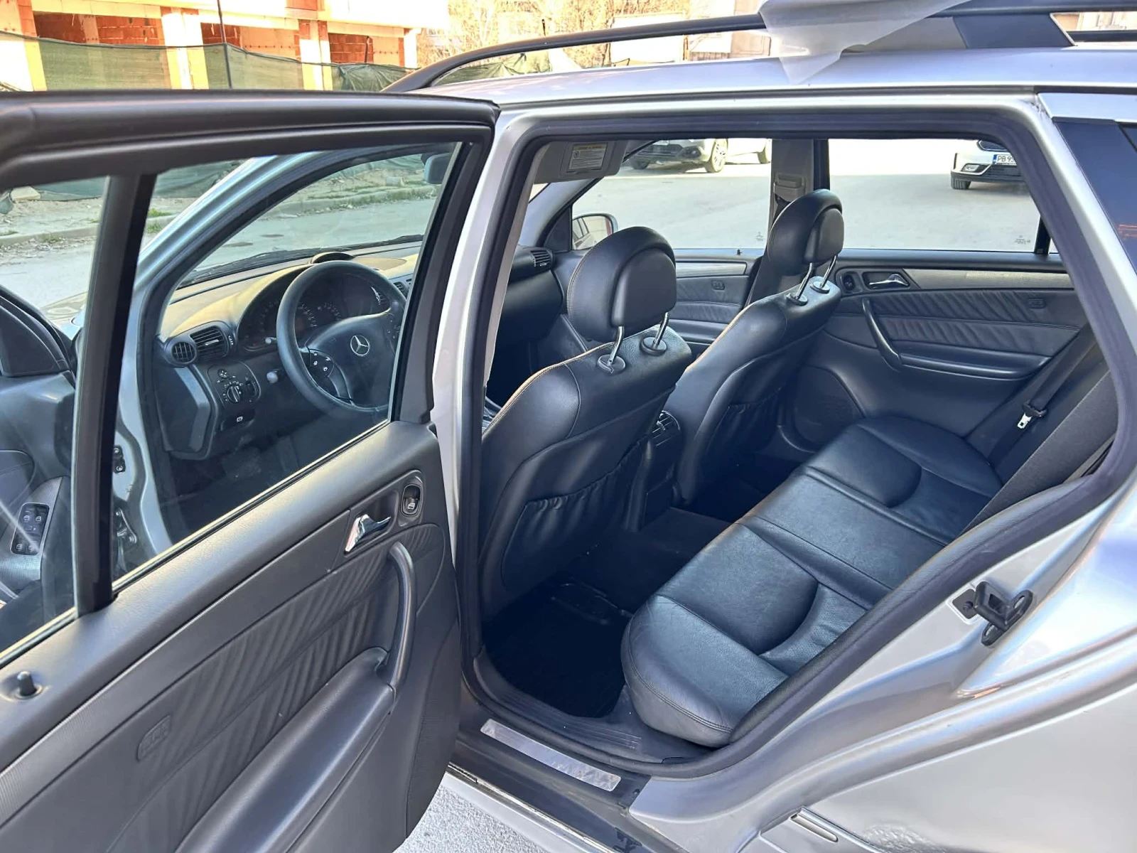 Mercedes-Benz C 240 2.6 V6 Бензин, снимка 9 - Автомобили и джипове - 53788265