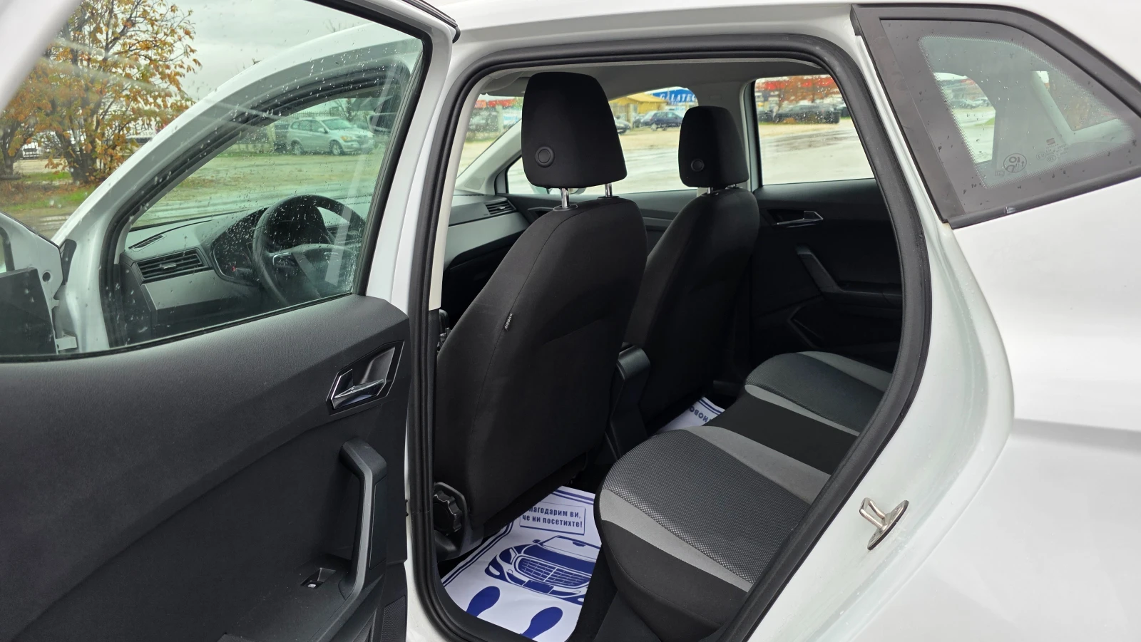 Seat Ibiza УНИКАТ/АВТОМАТ, снимка 9 - Автомобили и джипове - 53851920