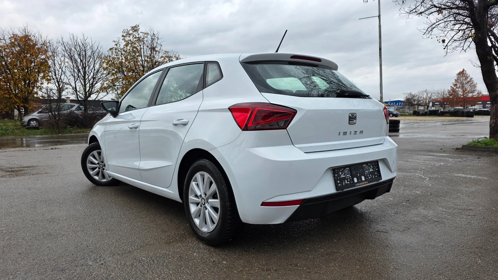 Seat Ibiza УНИКАТ/АВТОМАТ, снимка 6 - Автомобили и джипове - 53851920