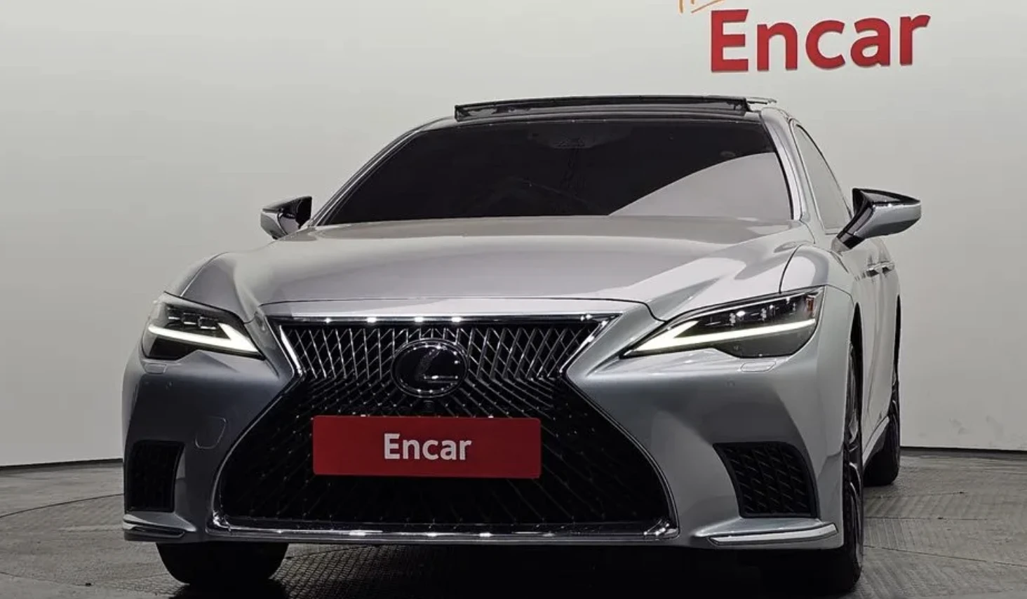 Lexus LS 500 LUXURY* AWD* ПОДГРЕВ* ОБДУХВАНЕ* МАСАЖ* 360КАМЕРА*, снимка 3 - Автомобили и джипове - 54156161