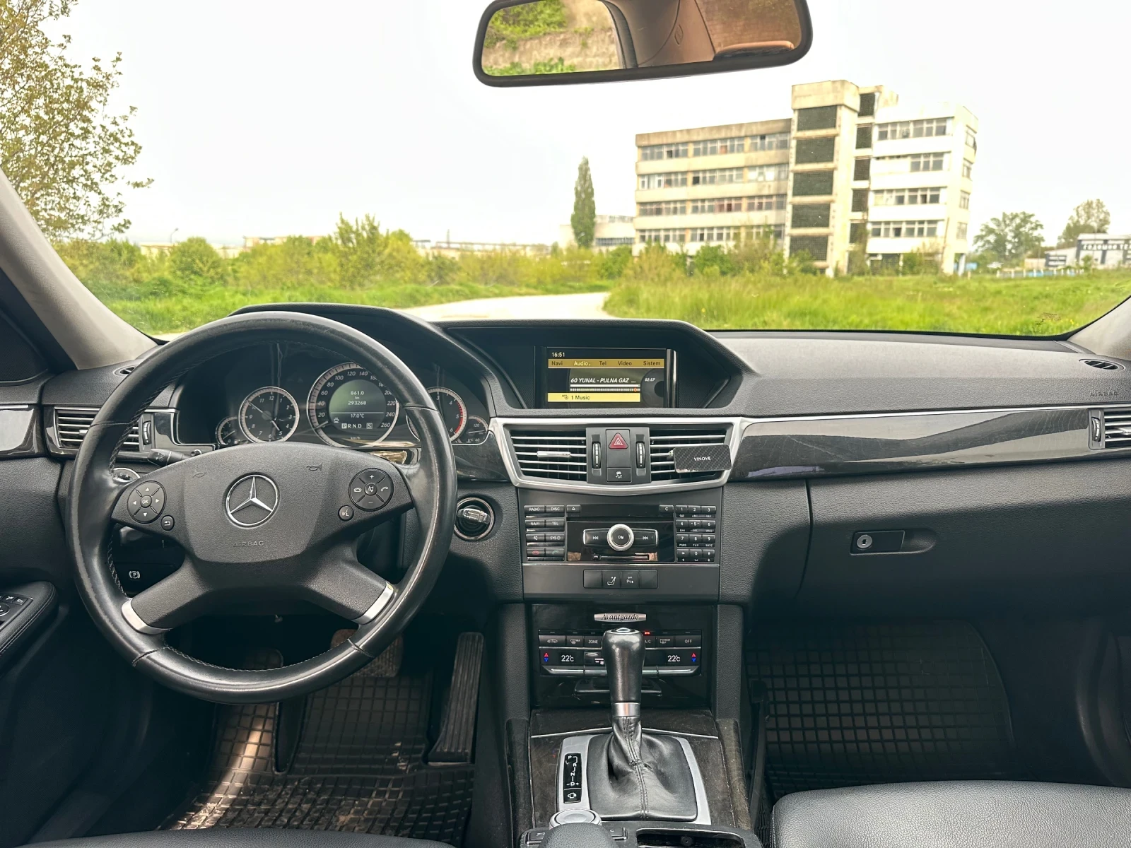 Mercedes-Benz E 220, снимка 6 - Автомобили и джипове - 54481492