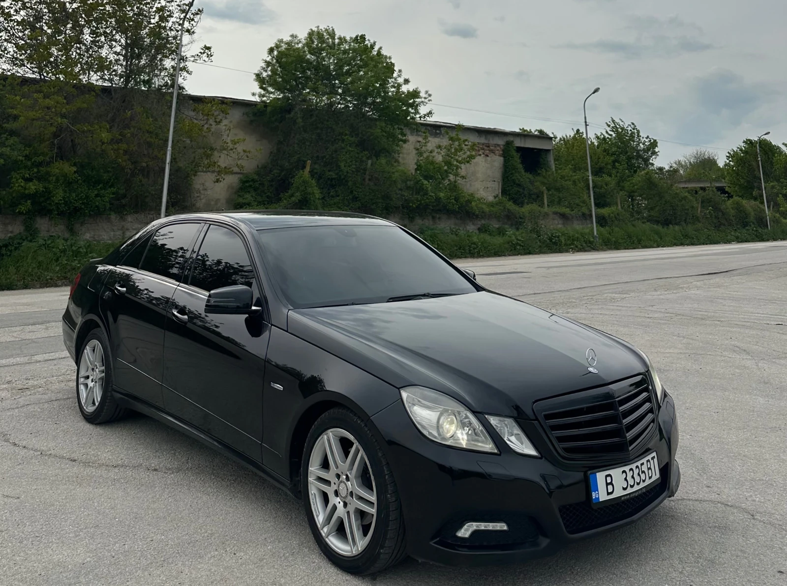 Mercedes-Benz E 220, снимка 2 - Автомобили и джипове - 54481492