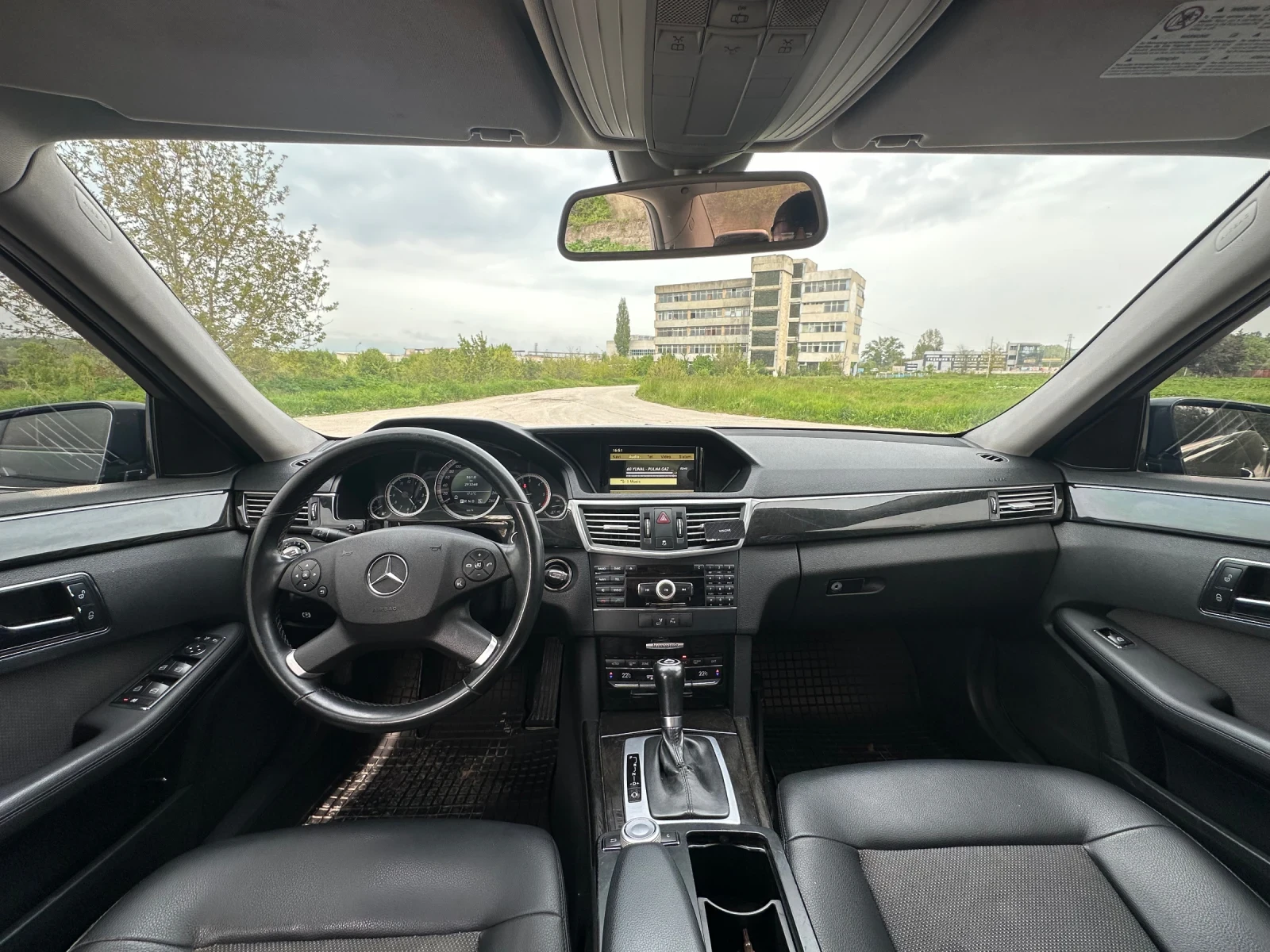 Mercedes-Benz E 220, снимка 5 - Автомобили и джипове - 54481492