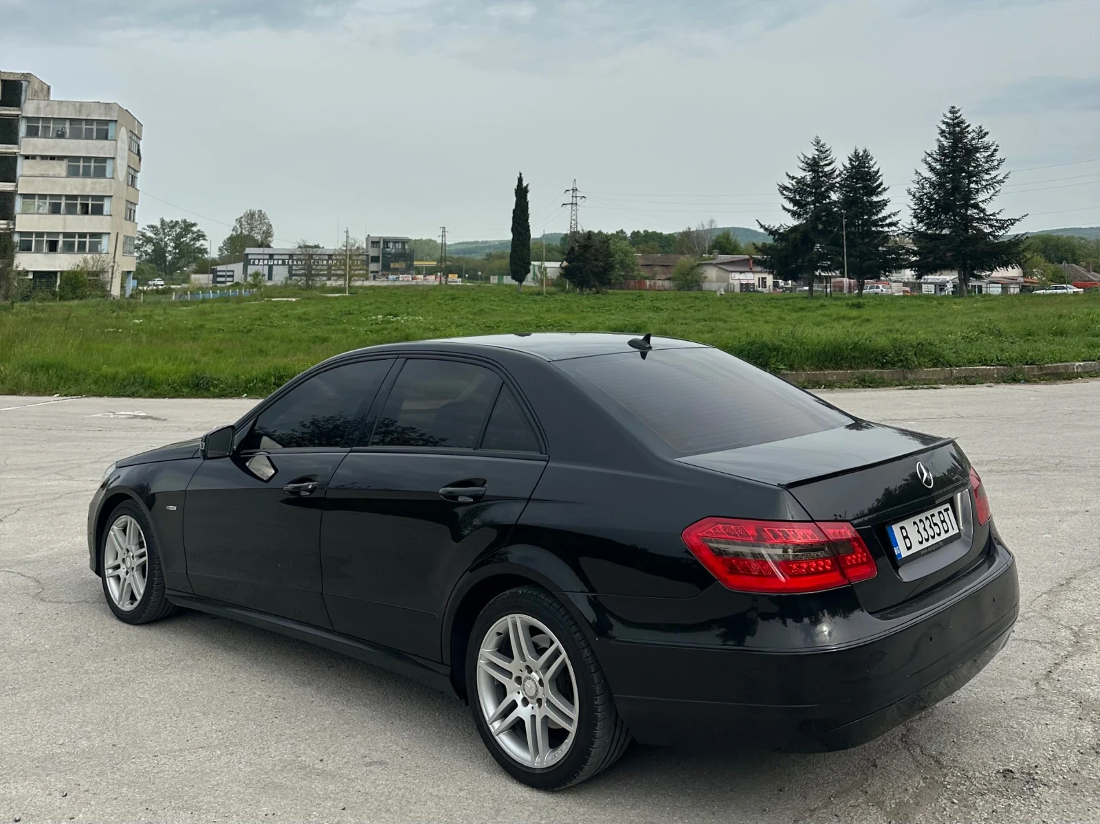 Mercedes-Benz E 220, снимка 4 - Автомобили и джипове - 54481492