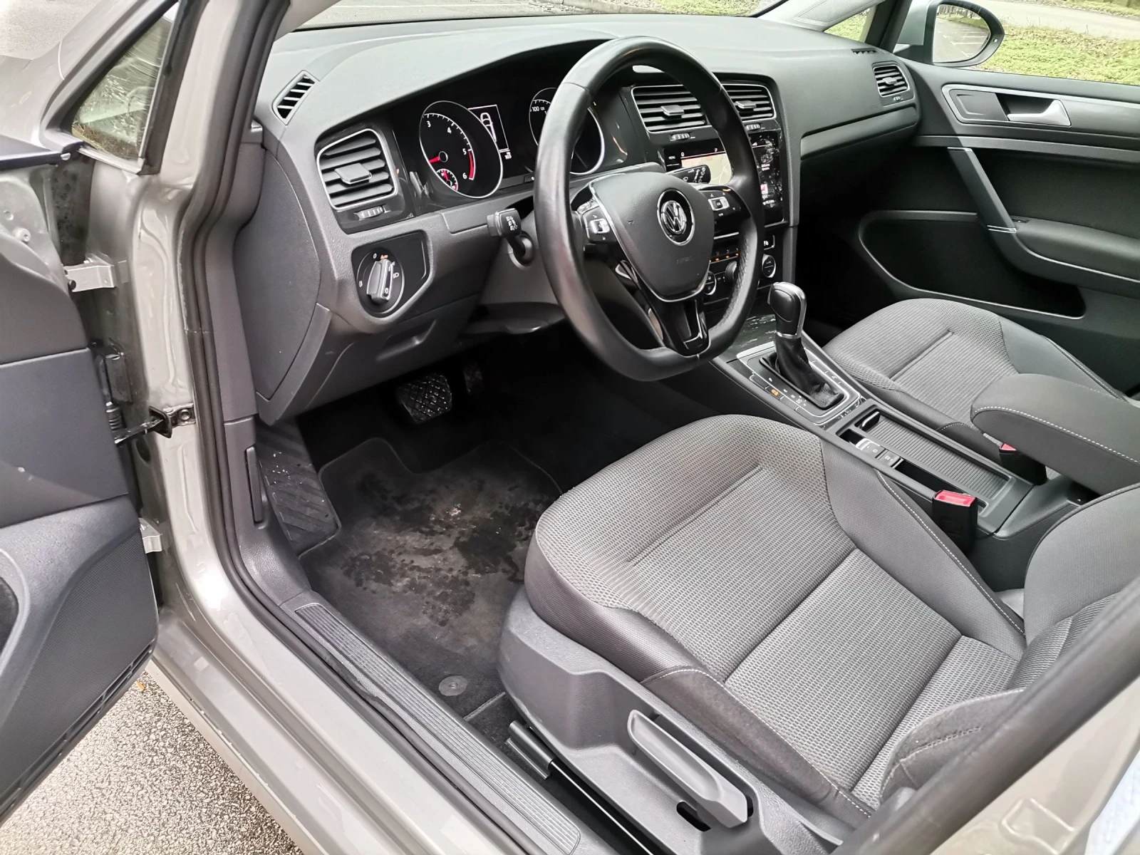 VW Golf 1.6TDI/116кс./DSG7ск./Подгрев/Теглич, снимка 9 - Автомобили и джипове - 54732905
