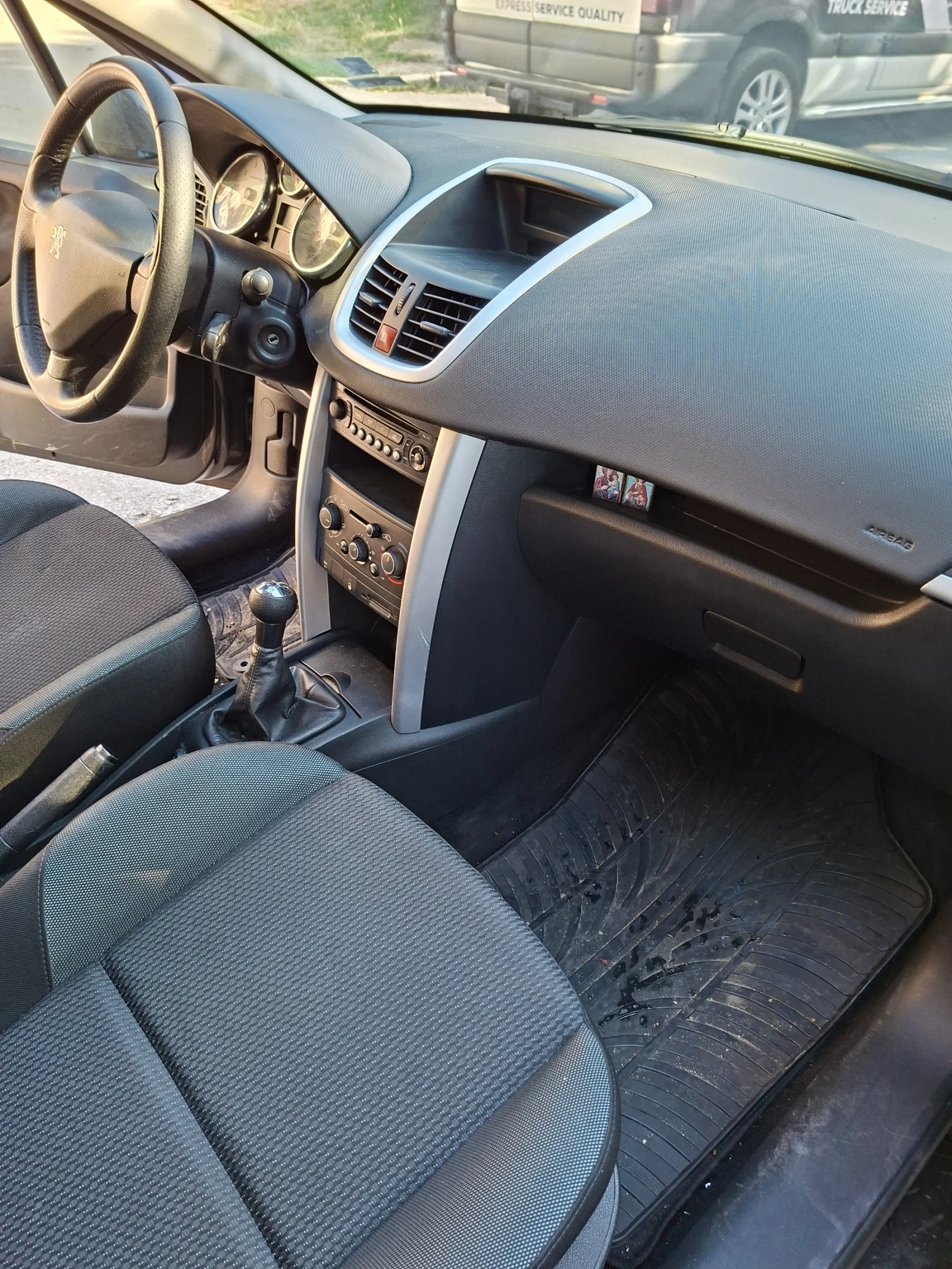 Peugeot 207, снимка 9 - Автомобили и джипове - 55449597