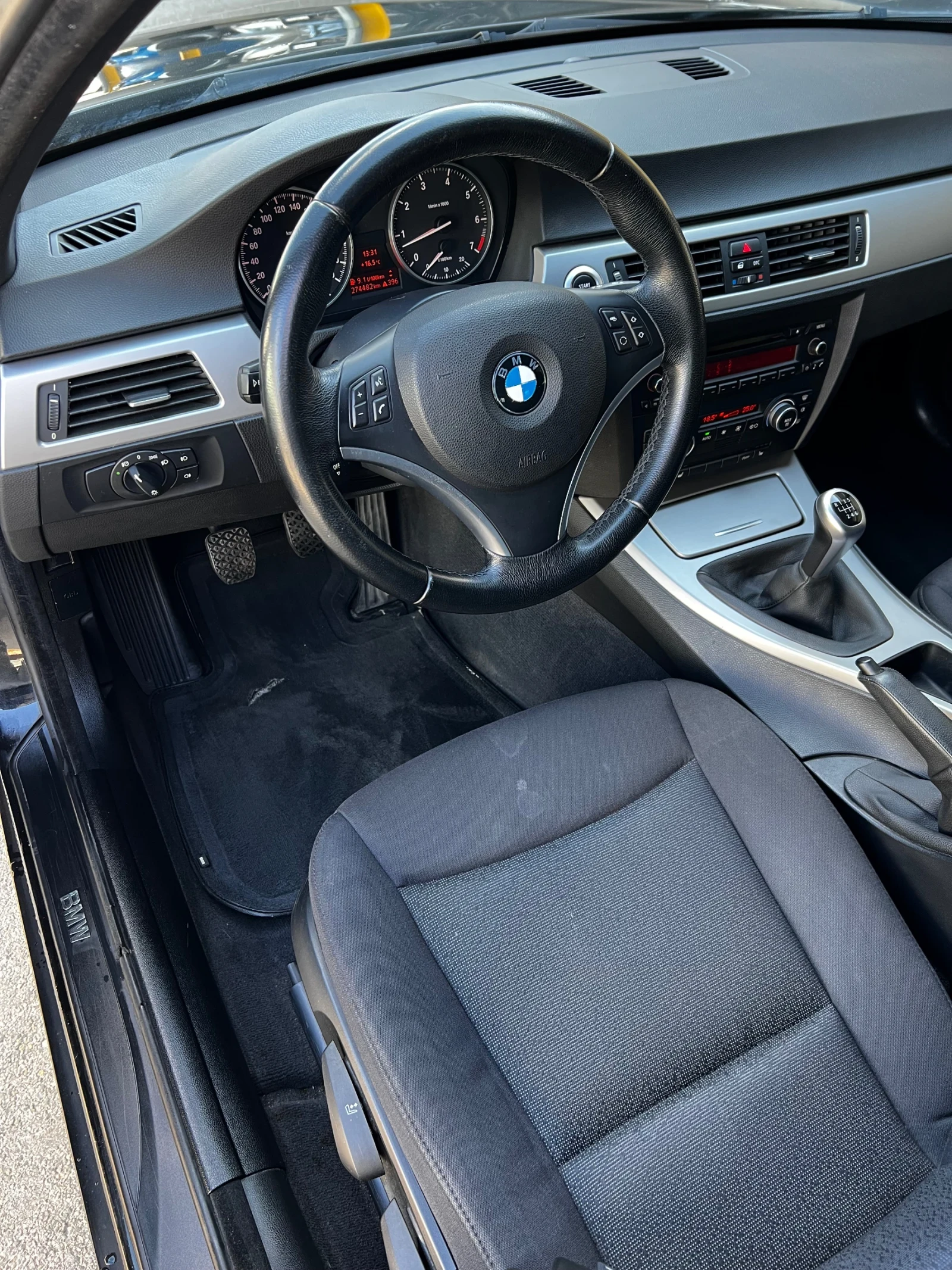 BMW 318 i 2008 година  143к.с., снимка 8 - Автомобили и джипове - 55502773
