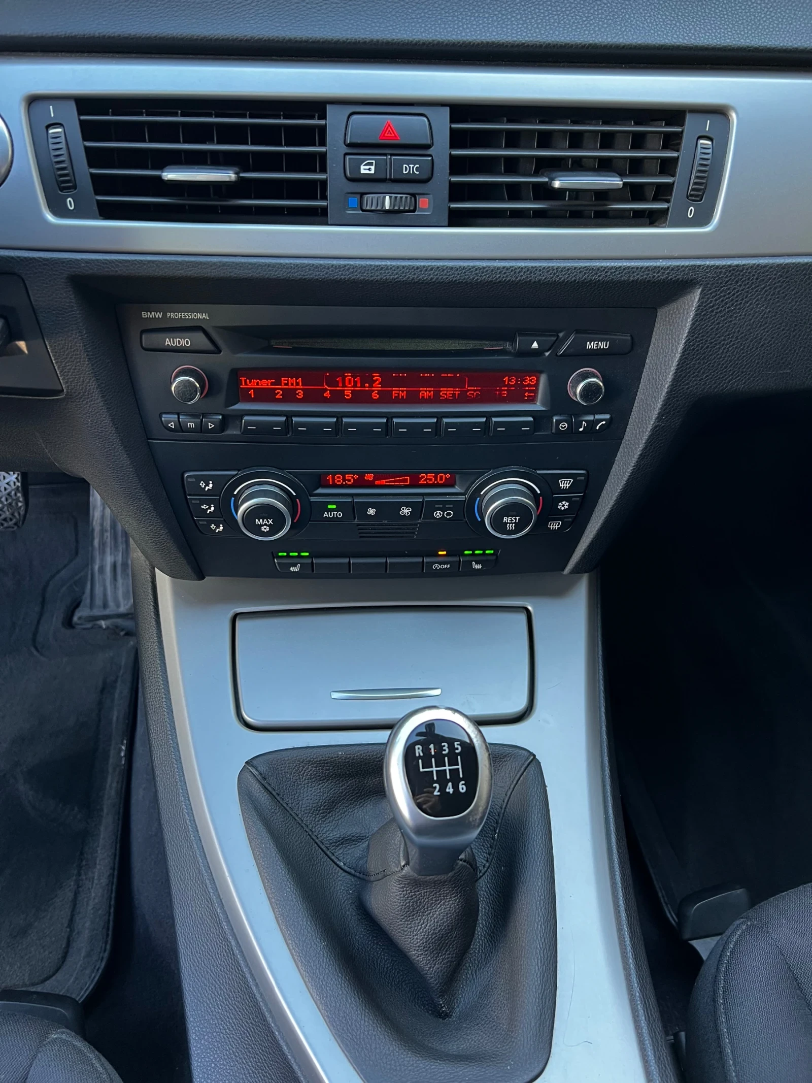 BMW 318 i 2008 година  143к.с., снимка 10 - Автомобили и джипове - 55502773