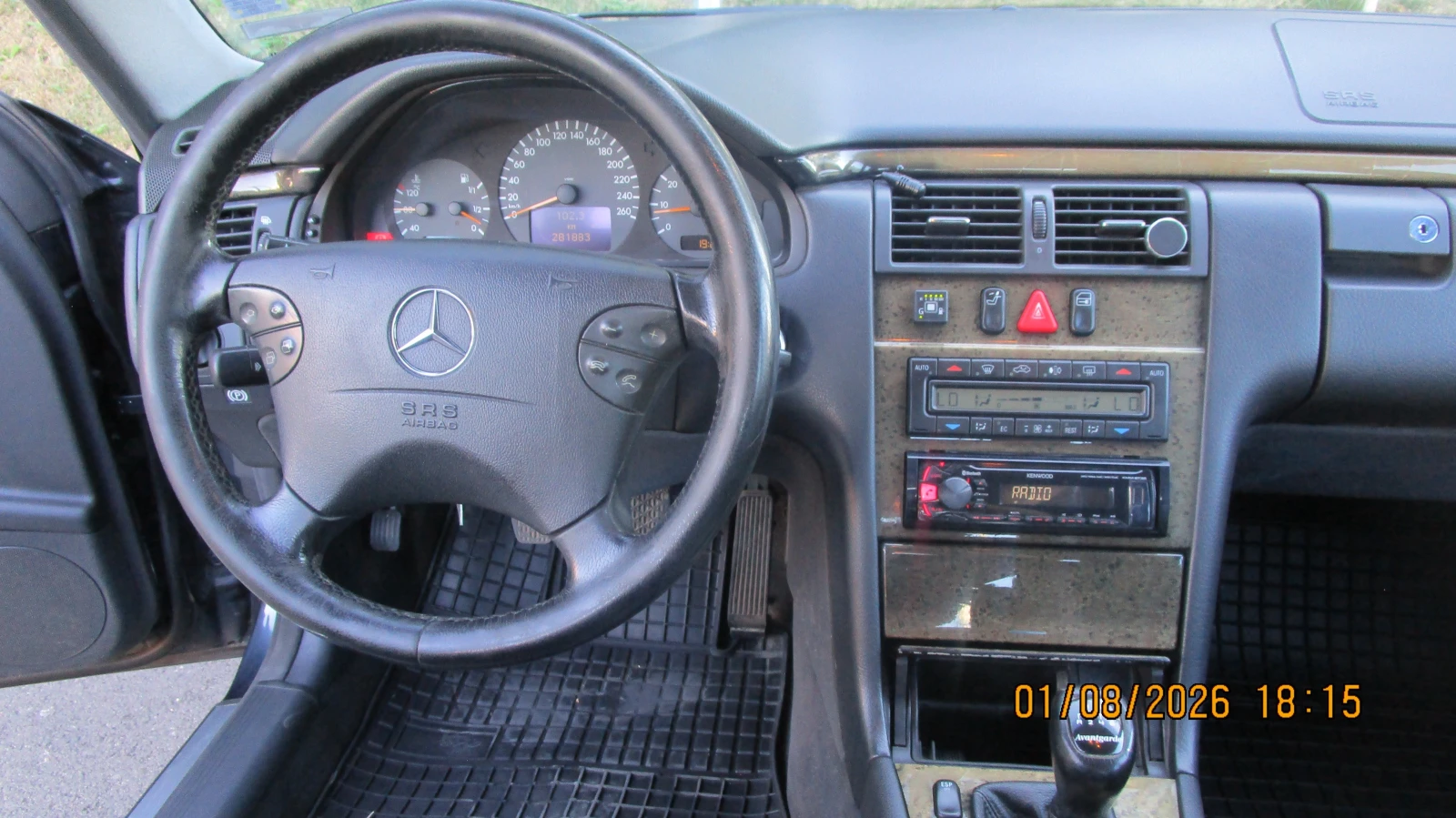 Mercedes-Benz E 200, снимка 10 - Автомобили и джипове - 55592855